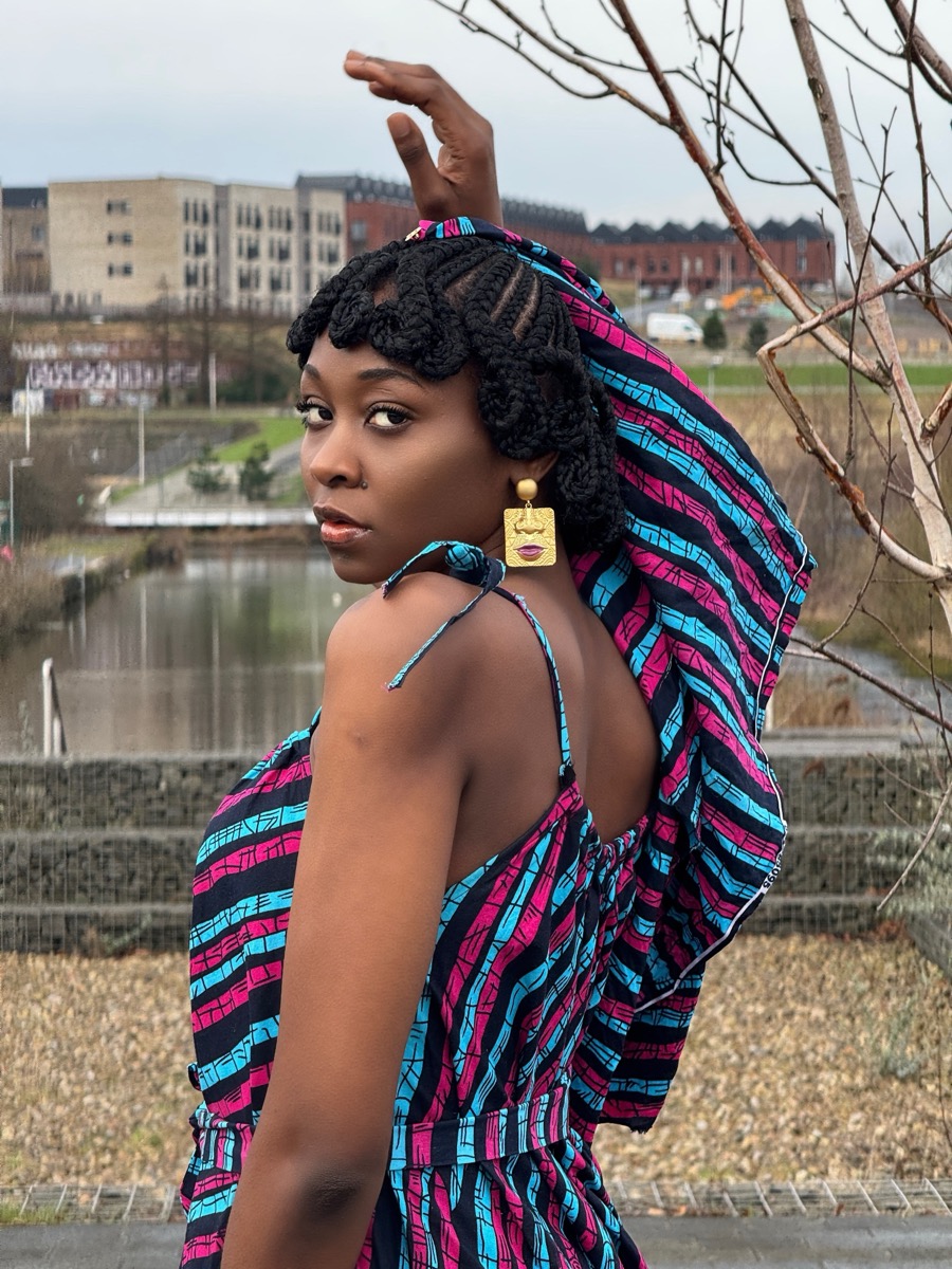 Waist-length knotless braids